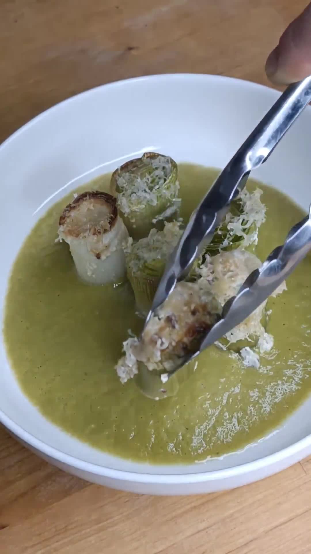 Une image de l'étape 7 de 🌱 Blancs de poireaux au parmesan et sa crème aux verts de poireaux.