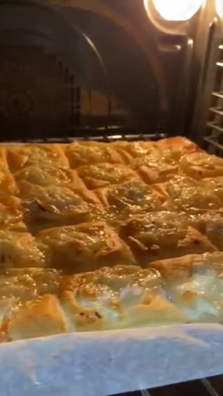 Foto del paso 4 de la receta: Hojaldritos de queso de cabra, cebolla caramelizada y cherry