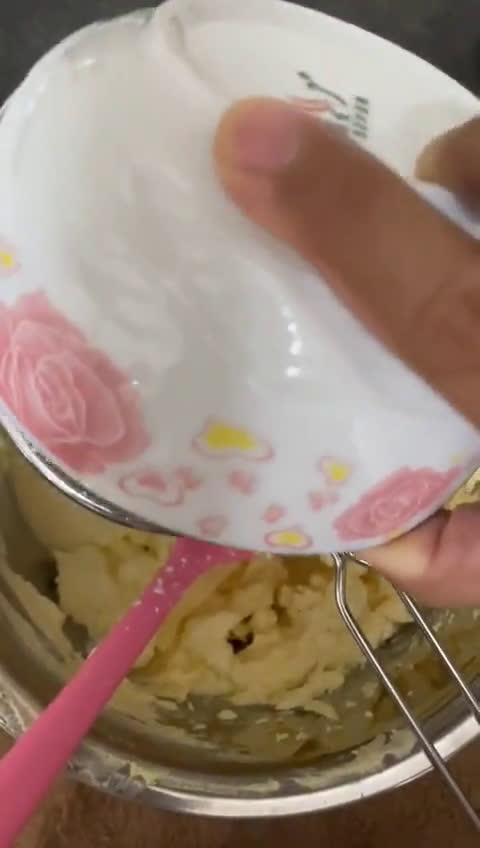 Gambar langkah 4 resipi Tapai butter cake / permented cassava butter cake.