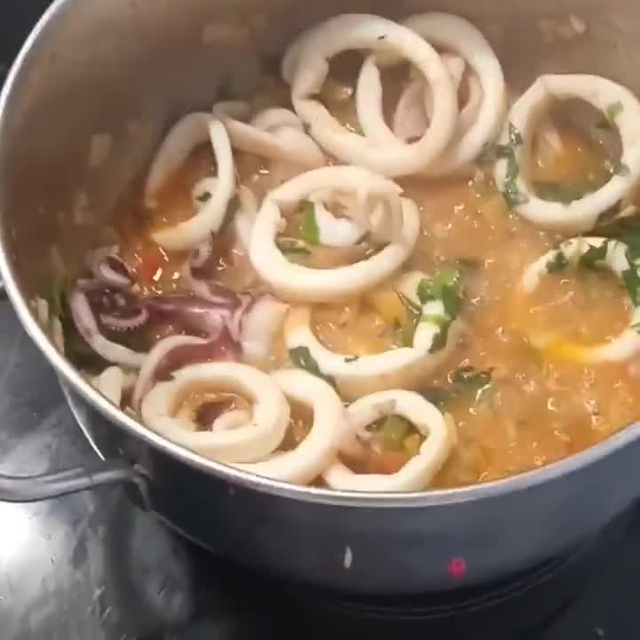 Foto del paso 5 de la receta: Calamares en salsa