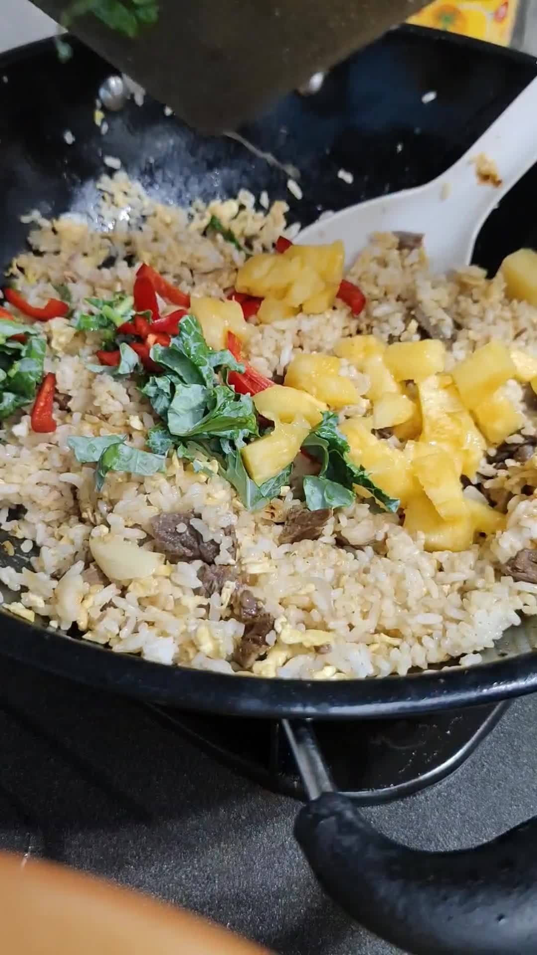 Foto langkah ke 5 dari resep Nasi Goreng Sapi Nanas.