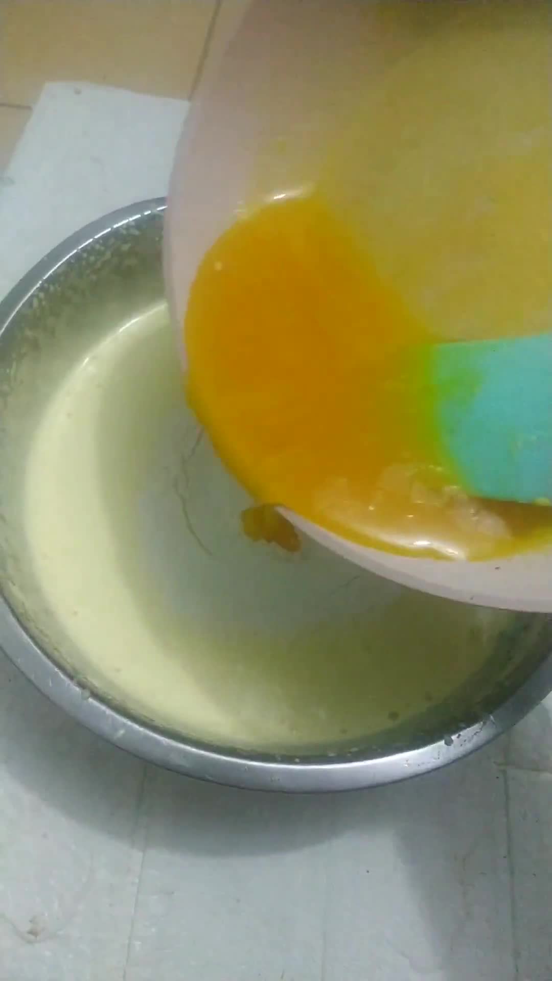 Foto langkah ke 2 dari resep Bolu Lapis Nanas.
