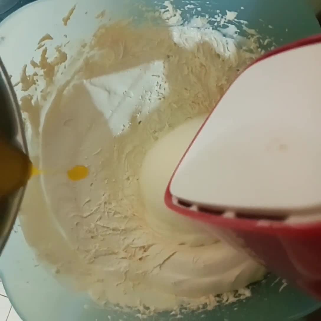 Foto langkah ke 4 dari resep Bolu Kukus Mangga.