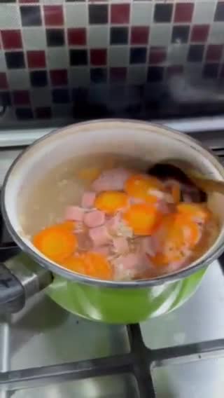 Foto langkah ke 3 dari resep Sop Ayam Sosis.