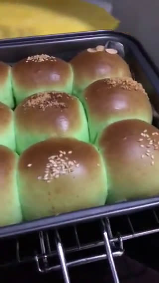 Foto langkah ke 7 dari resep Roti Sobek Kilat Pandan.