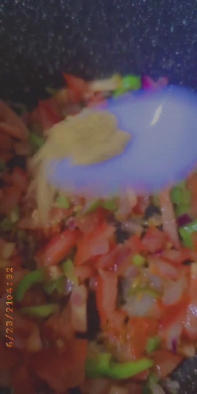 صورة لخطوة 2 من وصفة حمست نقانق على طريقتي