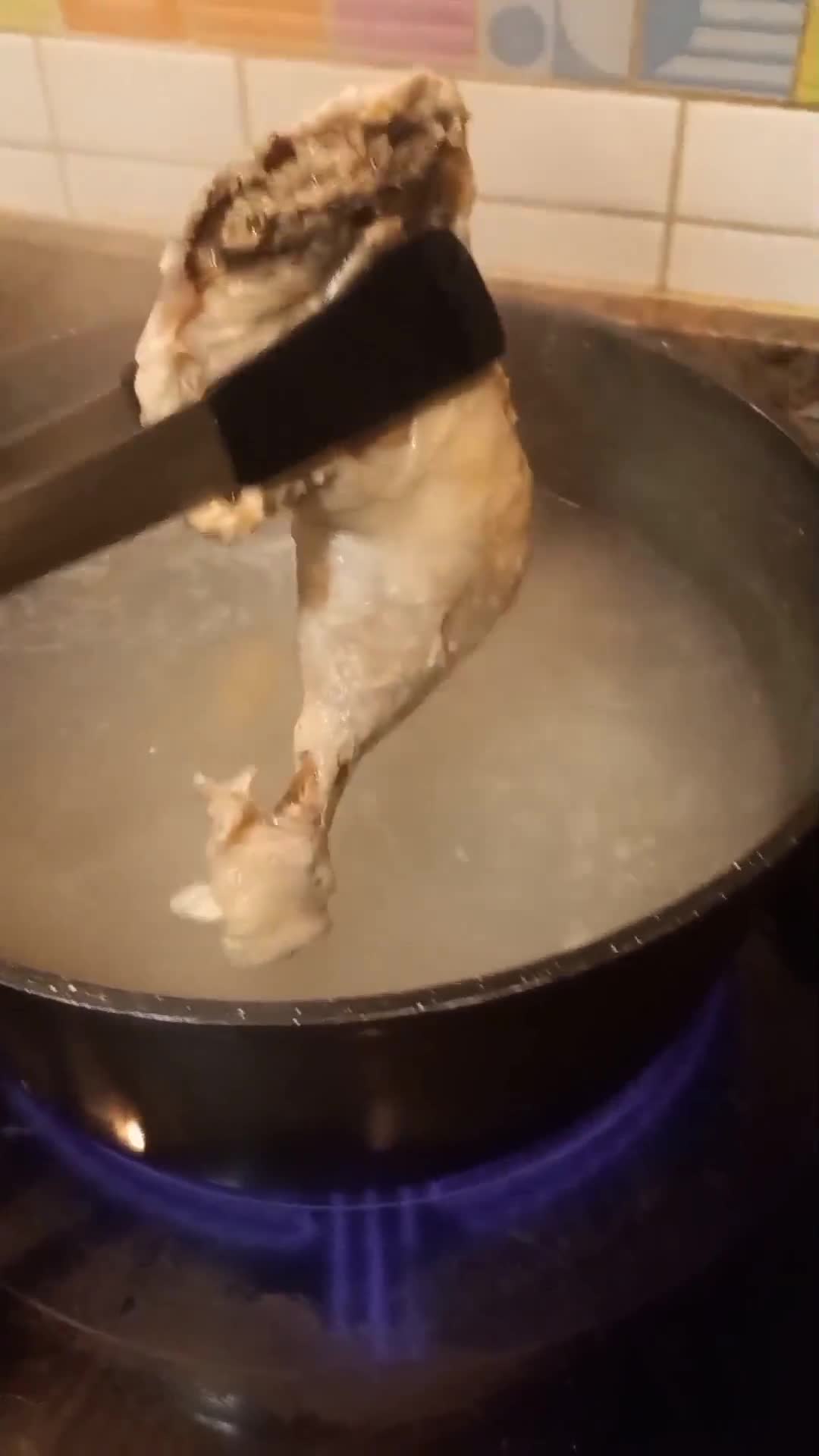 Foto del paso 2 de la receta: Arroz amarillo y sopa de pollo