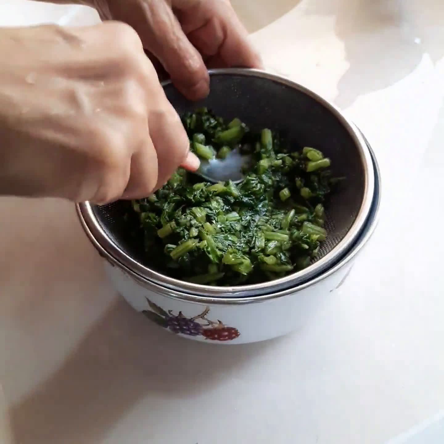 صورة لخطوة 3 من وصفة سلق بالبيض صحي