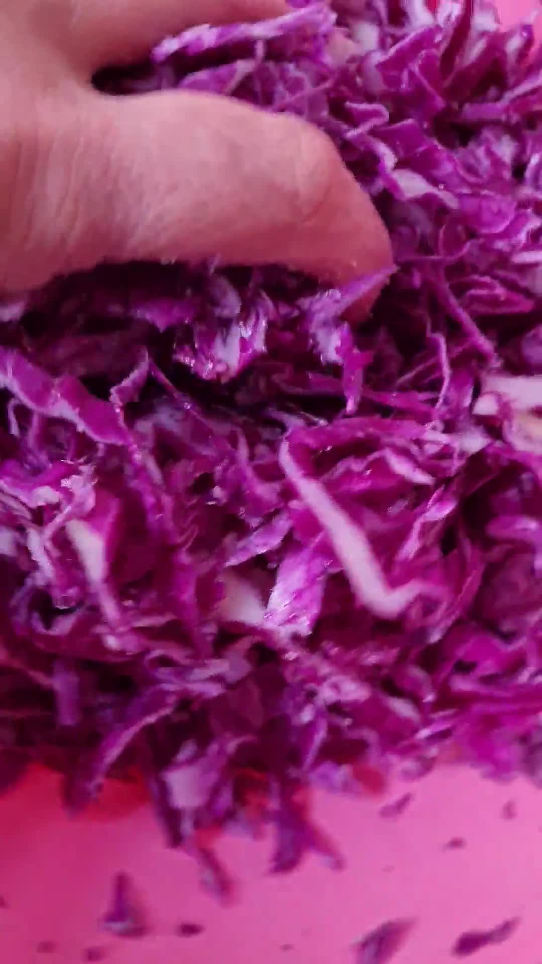 Foto del paso 2 de la receta: Chucrut rojo al jengibre ♥️ (repollo colorado, col lombarda o berza morada). Probióticos 💪🏽
