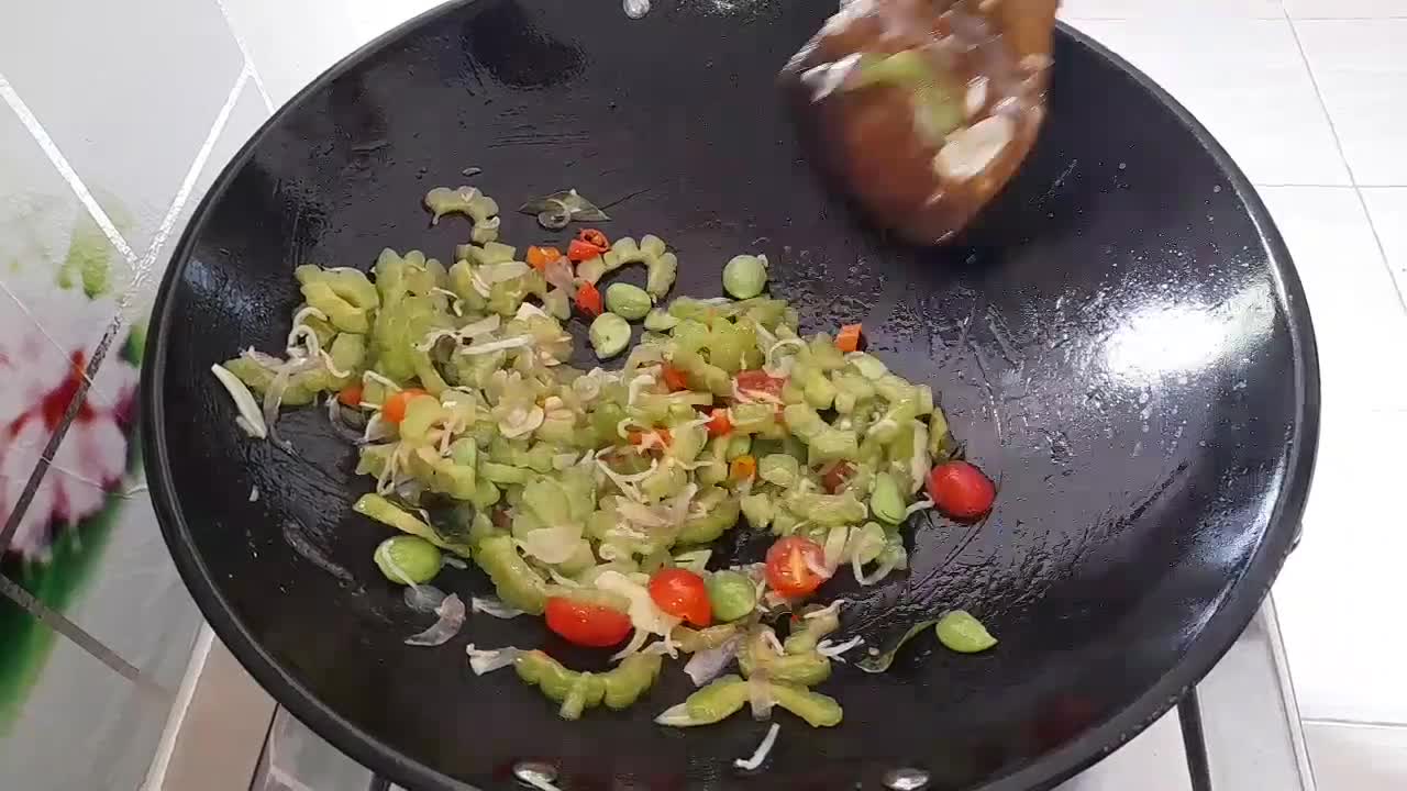 Foto langkah ke 9 dari resep Tumis Pare Petai dan Teri.