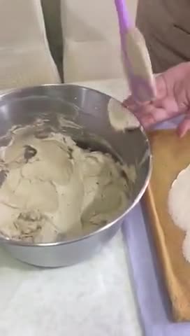 Foto langkah ke 7 dari resep Mocca Nougat Rollcake.
