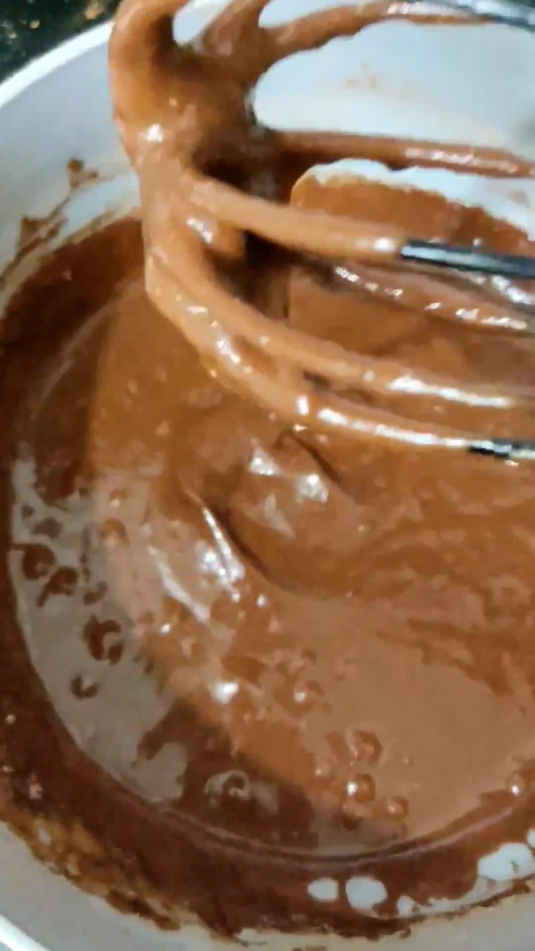 A picture of step 5 of Buttercream Chocolate Cupcakes.