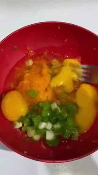 Foto langkah ke 1 dari resep Wortel Dadar Telur.