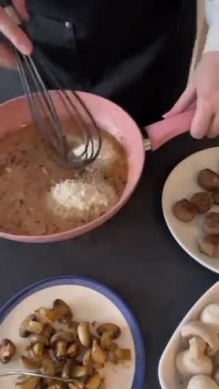 صورة لخطوة 2 من وصفة كرات اللحم مع الفطر والليمون
