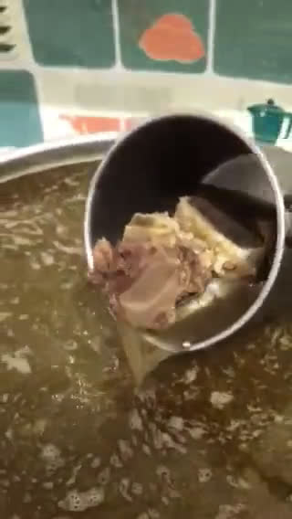 Gambar langkah 1 resipi Bihun sup tulang utagha.