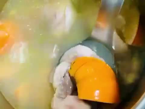 新鮮柿子雞湯的食譜步驟3照片