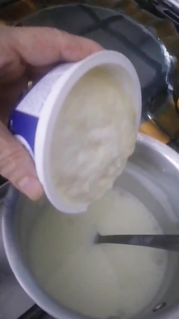 صورة لخطوة 3 من وصفة بسبوسة بالقشطة