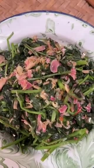 Foto langkah ke 4 dari resep Tumis Sayur Daun Kacang Panjang.