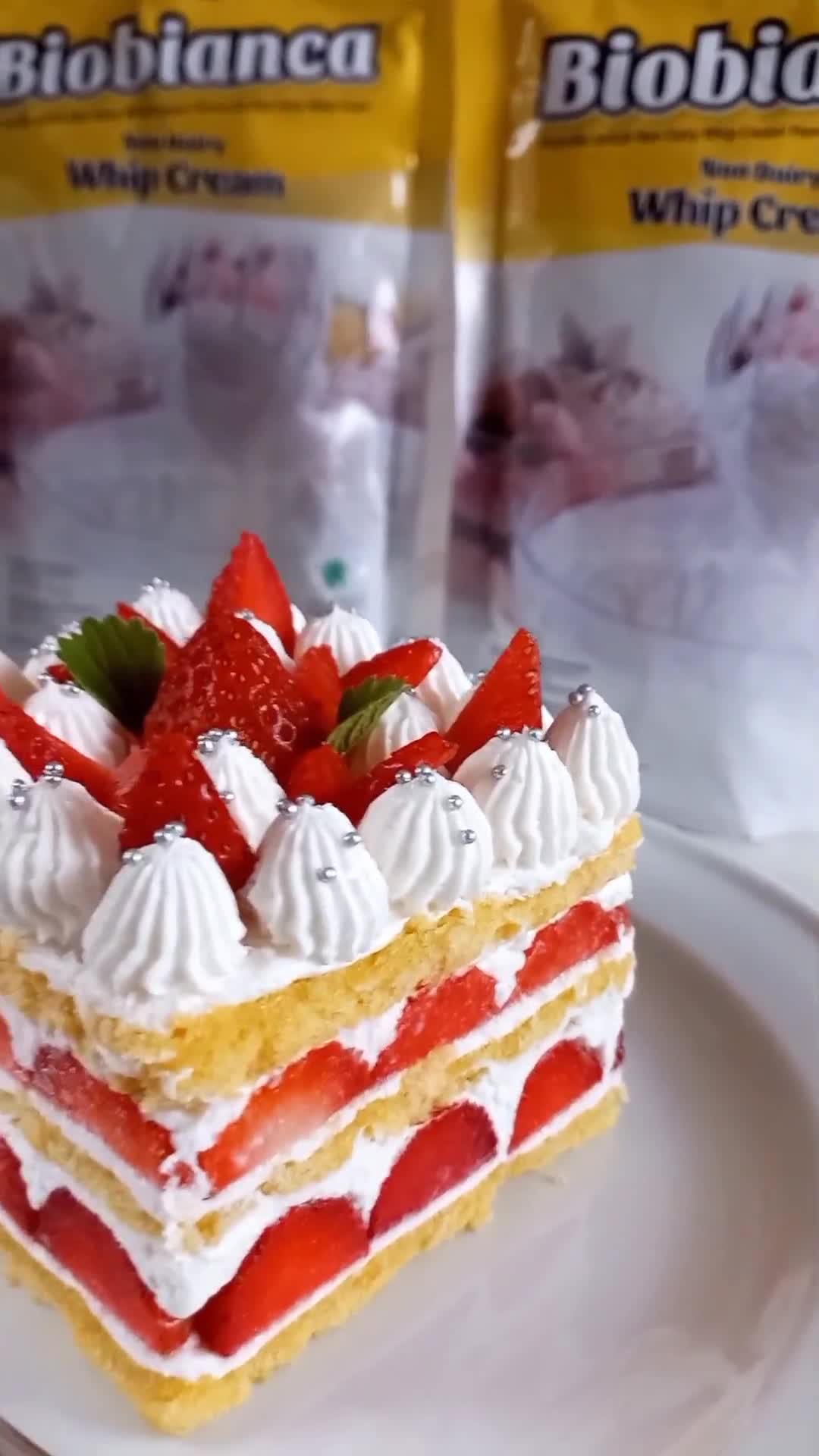 Foto langkah ke 4 dari resep Strawberry Shortcake.