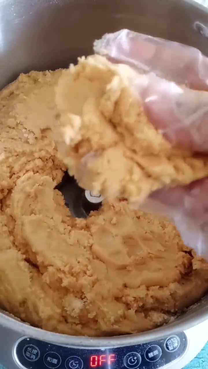 Gambar langkah 2 resipi Biskut Mazola / Biskut Kacang.