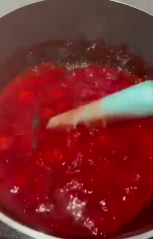 Foto langkah ke 1 dari resep Strawberry Cheesecake (No bake).