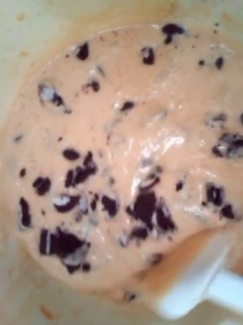 Foto del paso 2 de la receta: Helado Casero de dulce de leche con oreo