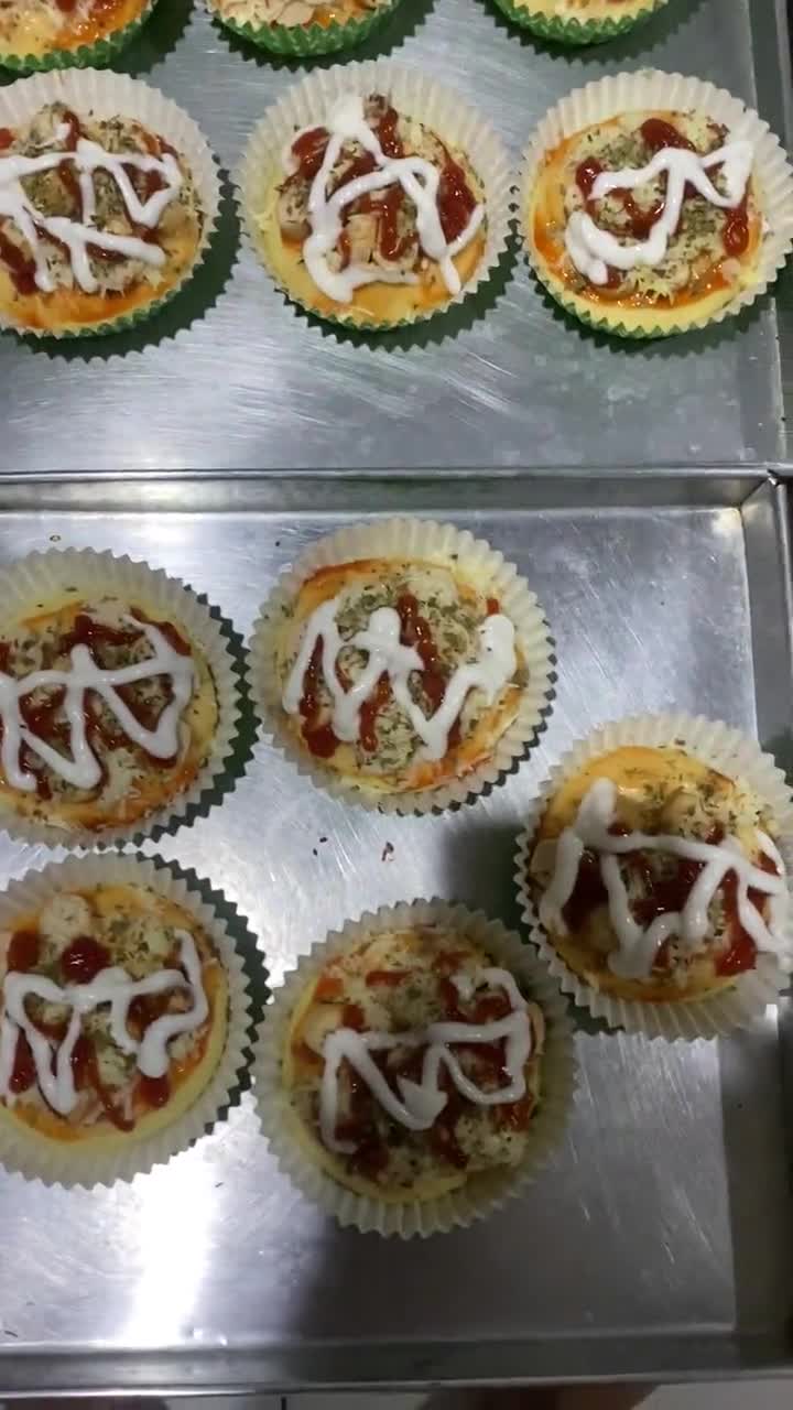 Foto langkah ke 6 dari resep Mini Pizza Empuk.