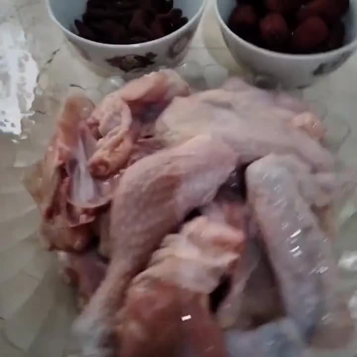 Foto langkah ke 1 dari resep Sup Ayam Herbal.