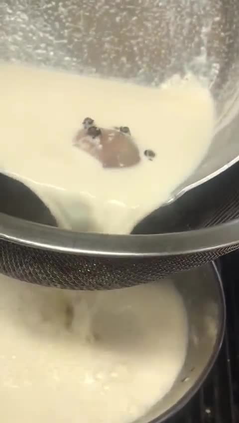 A picture of step 2 of Béchamel Sauce.