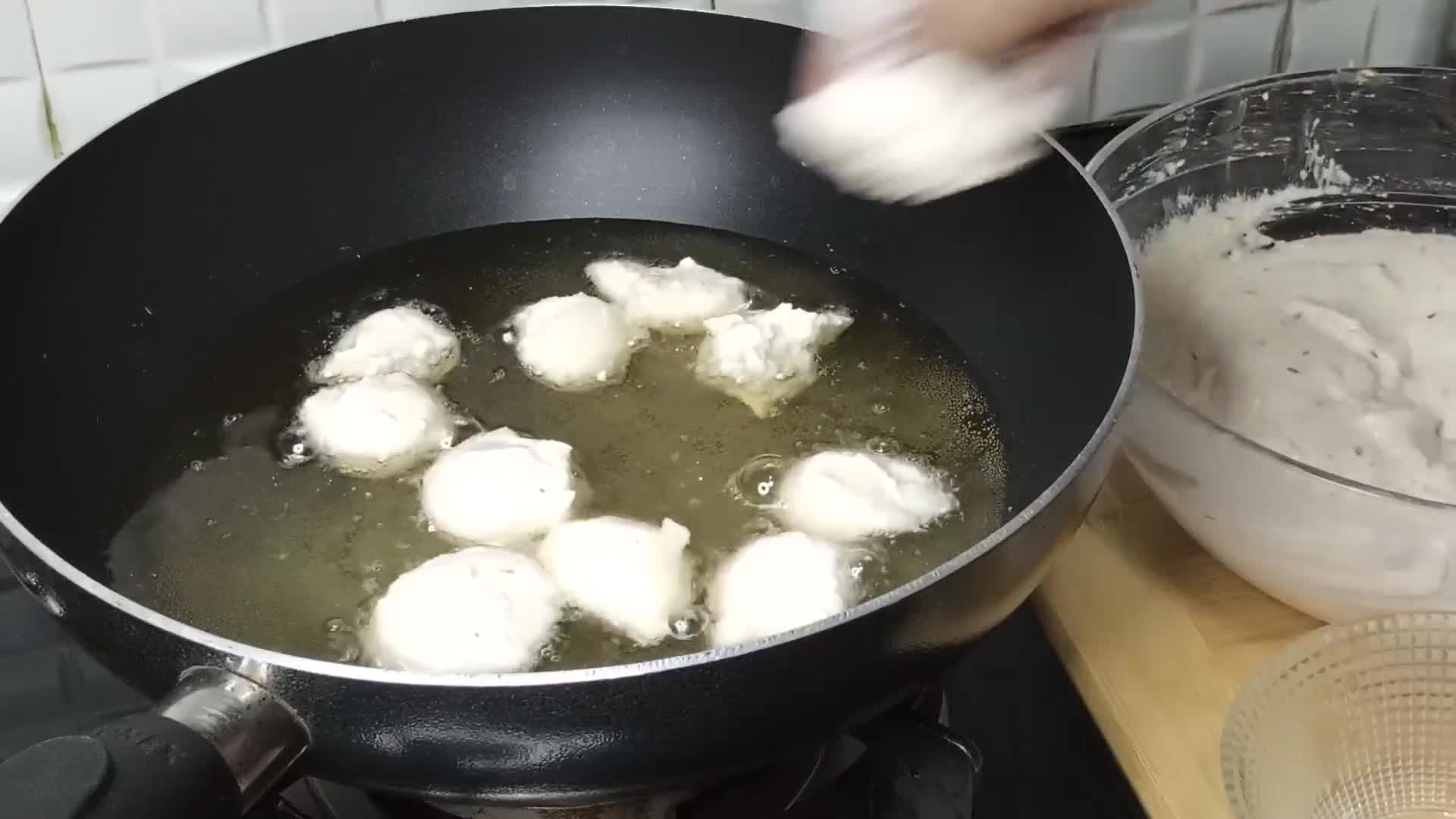 A picture of step 4 of Super soft dahi bhalla (iftar special).