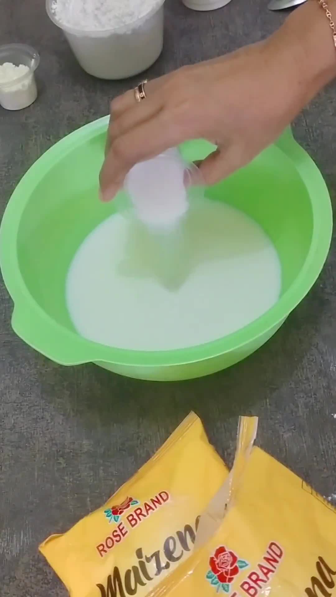 Foto langkah ke 3 dari resep Bomboloni Isi Vla Coklat Homemade.