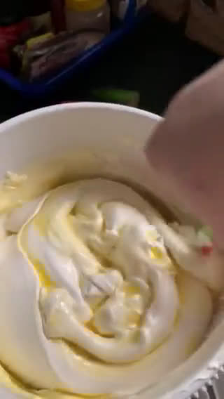 Foto langkah ke 3 dari resep Bolu Gulung Irit Telur Tintin Rayner.