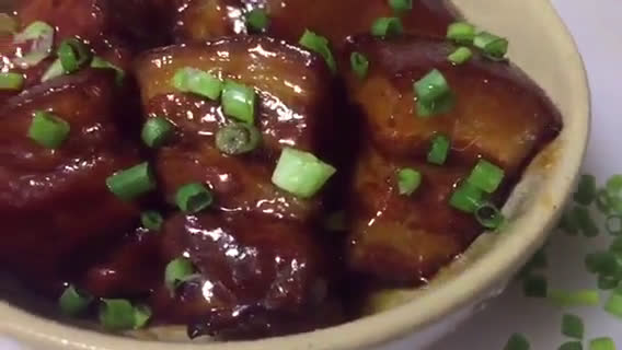 รูปขั้นตอนการทำที่ 5 ของ หมูสามชั้นอบน้ำแดงสูตรเบียร์บ้านหมี 熊家啤酒红烧肉 และเกร็ดน่ารู้