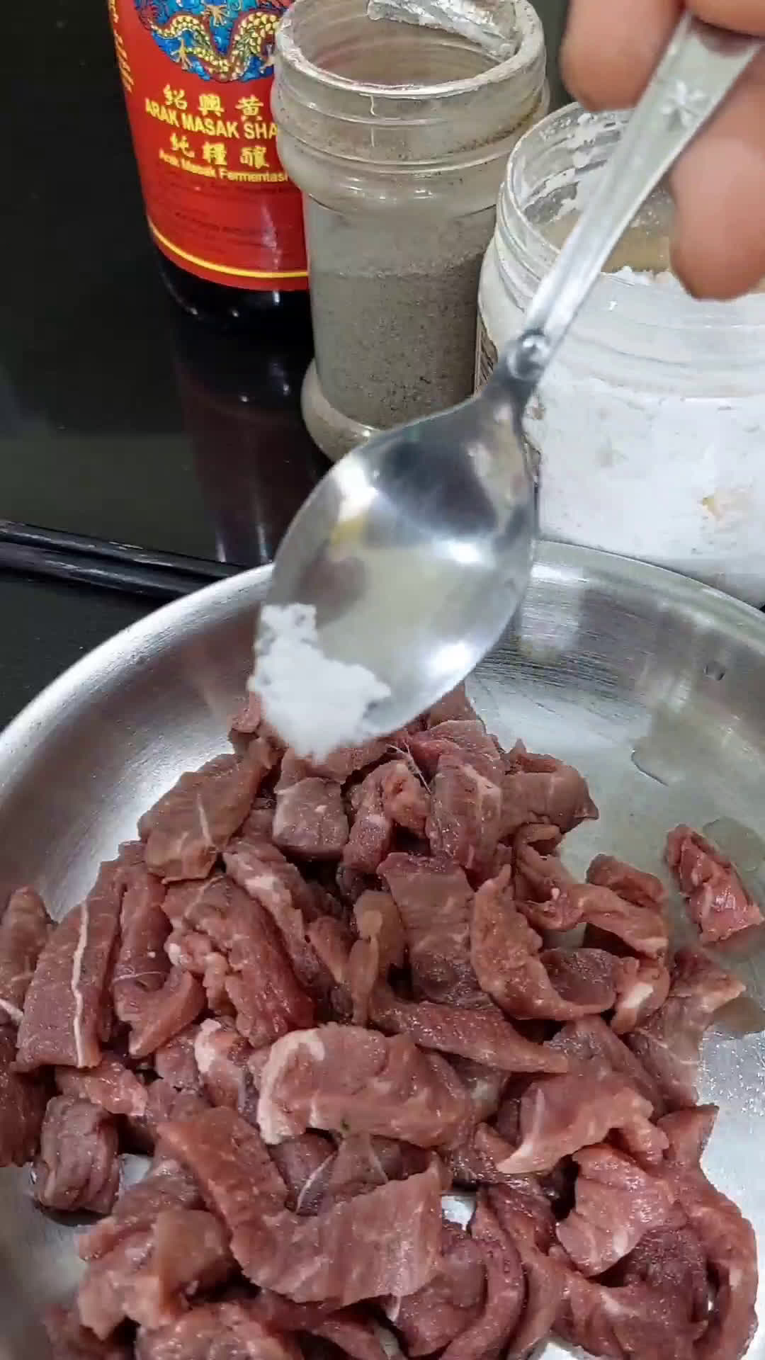 Foto langkah ke 1 dari resep Sesame Beef (334).
