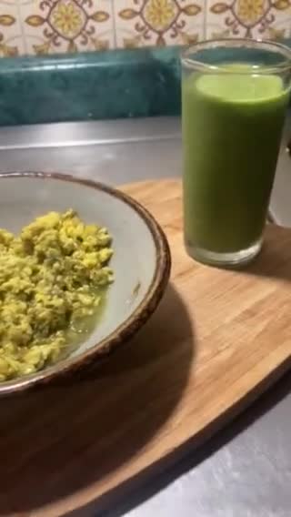 Foto del paso 3 de la receta: Huevos Revueltos en Sala Verde Con Cilantro 🌿