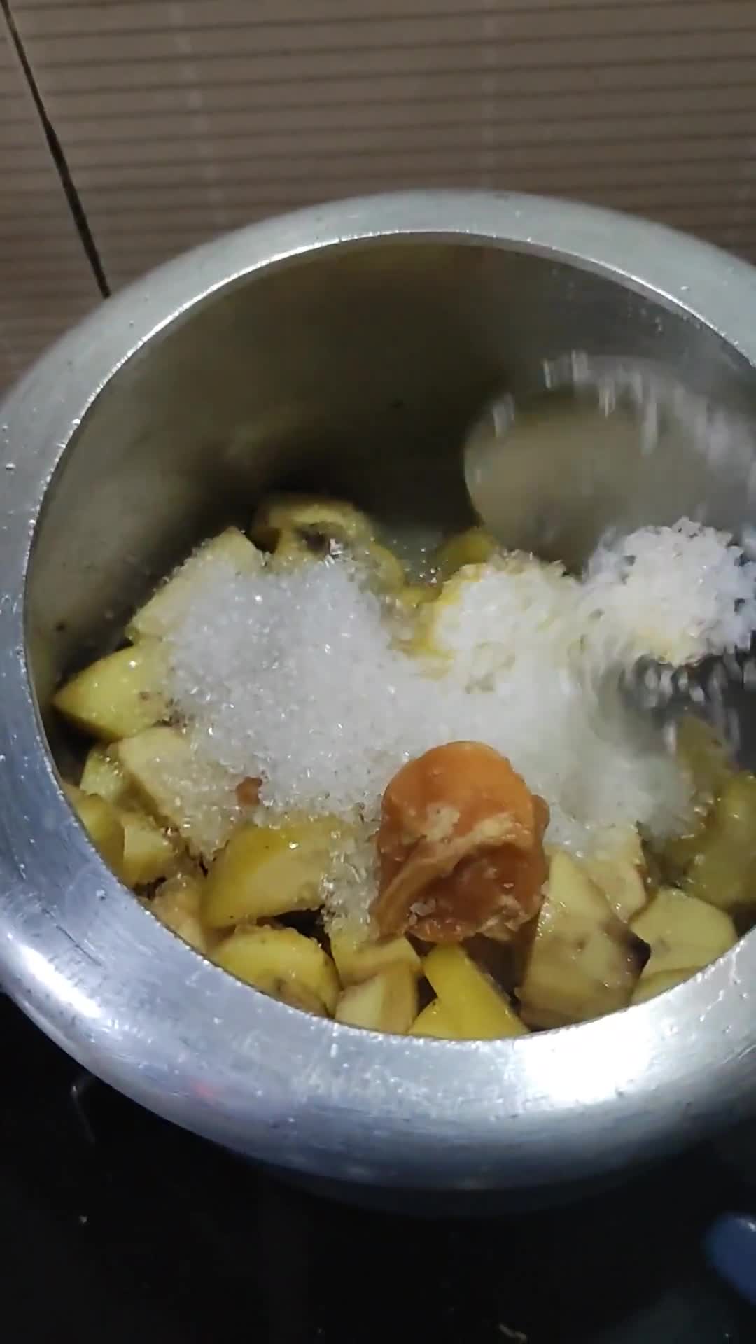 ङ्राईफ्रूटस स्वीट पोटैटो (Dryfruits sweet potato recipe in hindi) रेसिपी चरण 3 फोटो