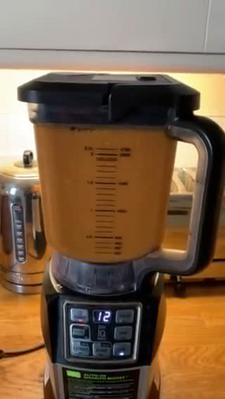 A picture of step 3 of Carrot and tomato soup.