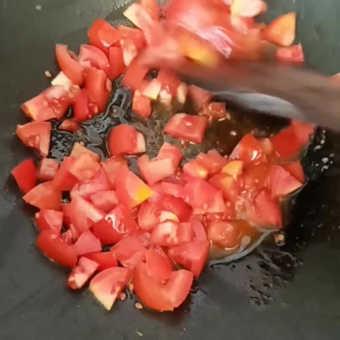 Foto langkah ke 2 dari resep Tomato Scrambled Egg.