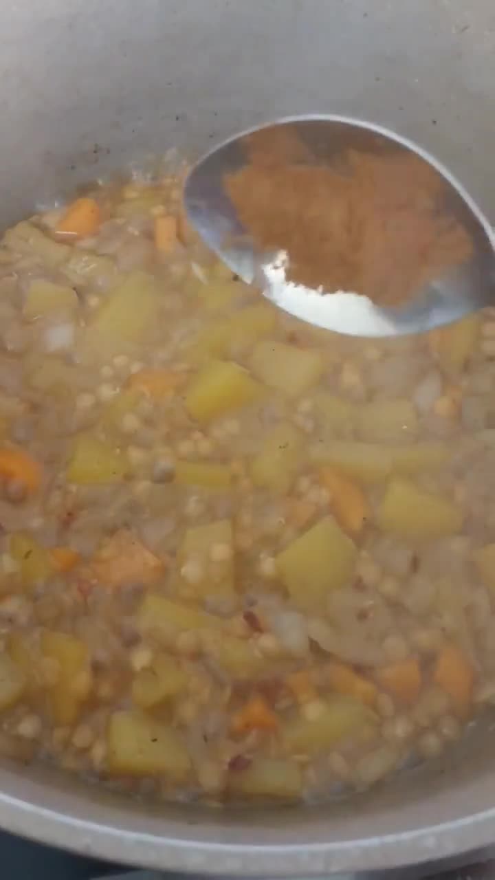 A picture of step 4 of Pumpkin,carrot and lentils soup.