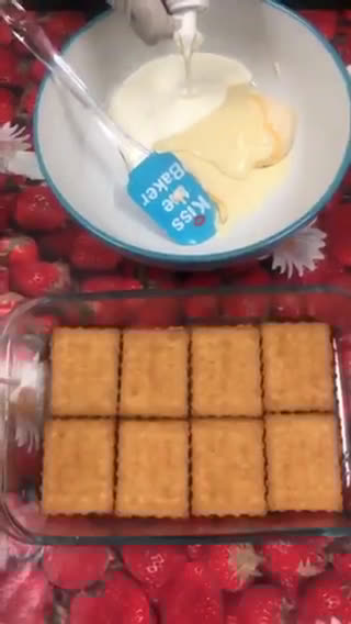 صورة لخطوة 2 من وصفة حلى الطبقات اللذيذ جداً 👌😋