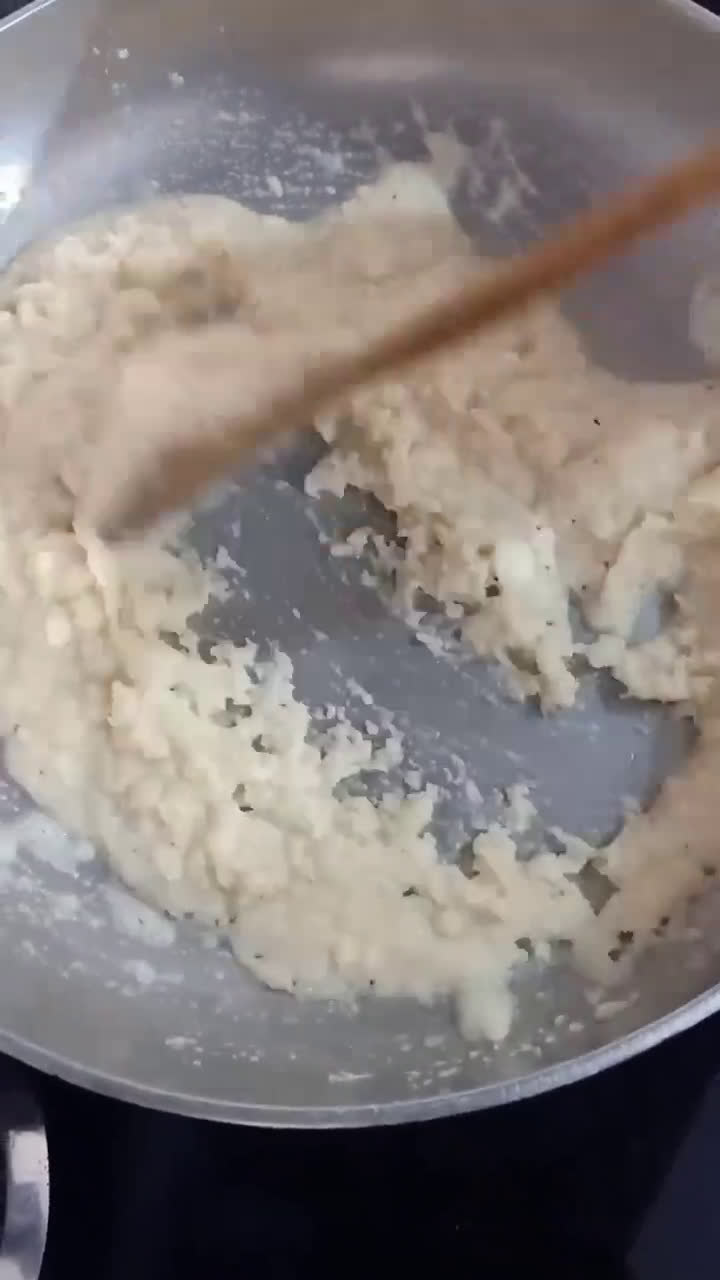 A picture of step 2 of Sooji Ka Halwa 😋😋.