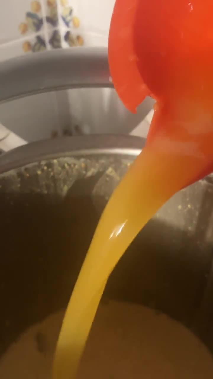 Foto del paso 5 de la receta: Bizcocho de naranja, kéfir y miel, con relleno de confitura casera de kumquat