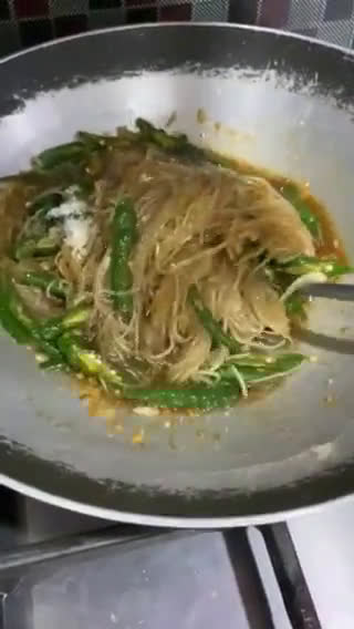 Foto langkah ke 3 dari resep Tumis Soun Cabe Ijo.