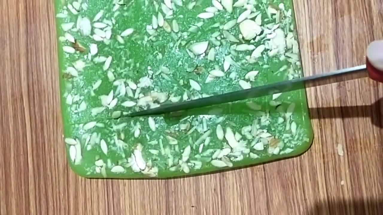 अंगूर फ्लेवर कराची हलवा रेसिपी चरण 9 फोटो