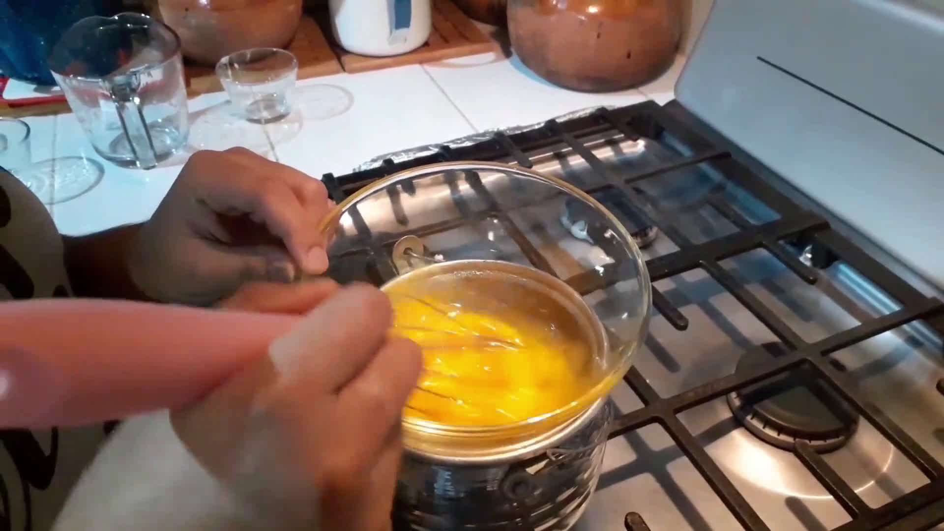Foto del paso 4 de la receta: Camarones empanizados acompañados de una salsa holandesa