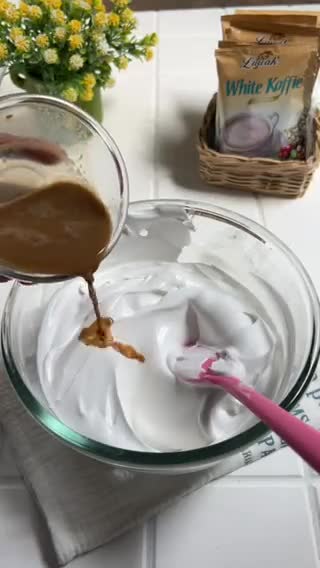 Foto langkah ke 2 dari resep Avocado Affogato.