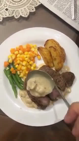 Foto langkah ke 10 dari resep Sirloin steak with creamy mushroom sauce🥩.