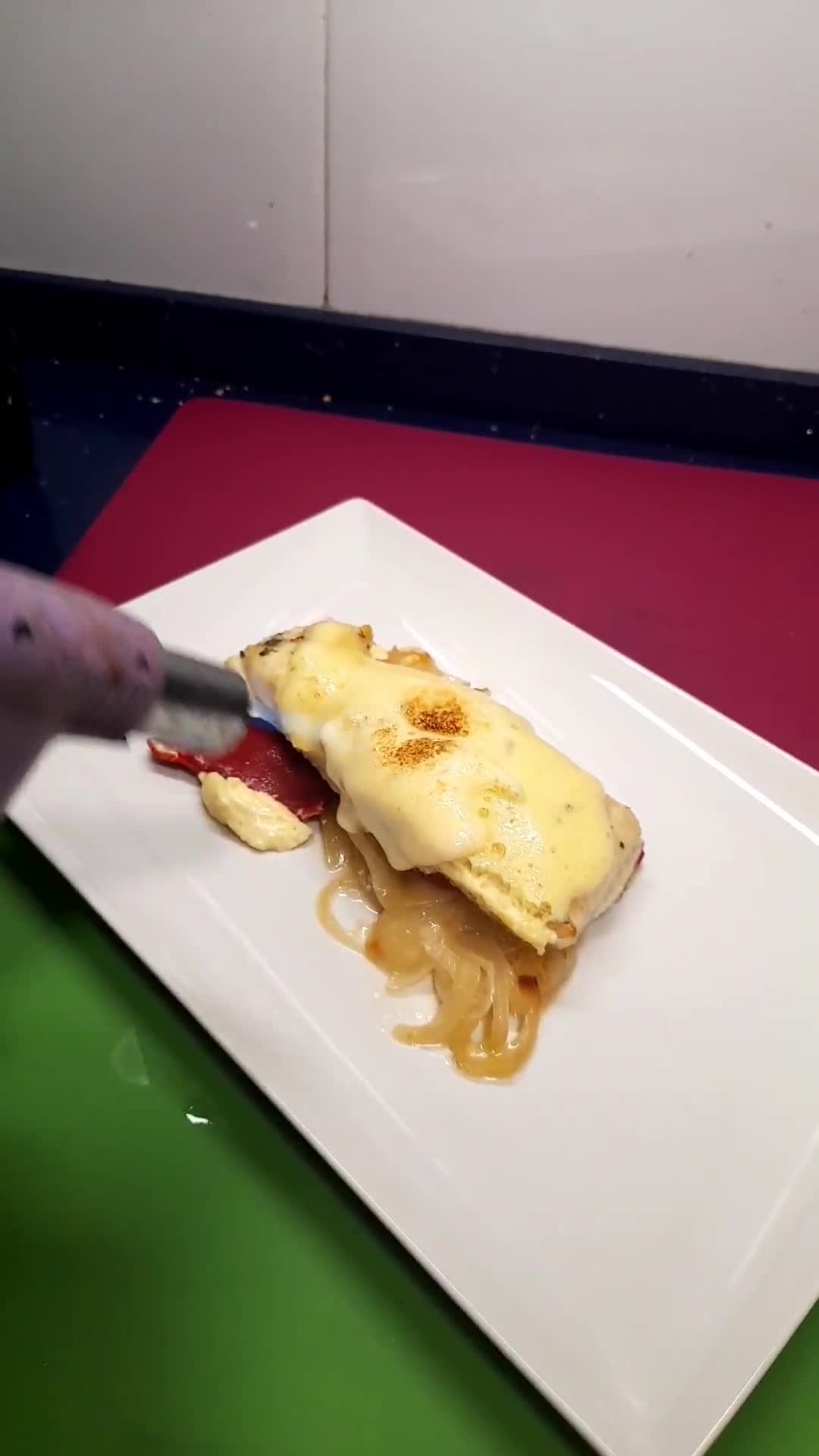 Foto del paso 6 de la receta: Bacalao al piquillo con muselina de ajo