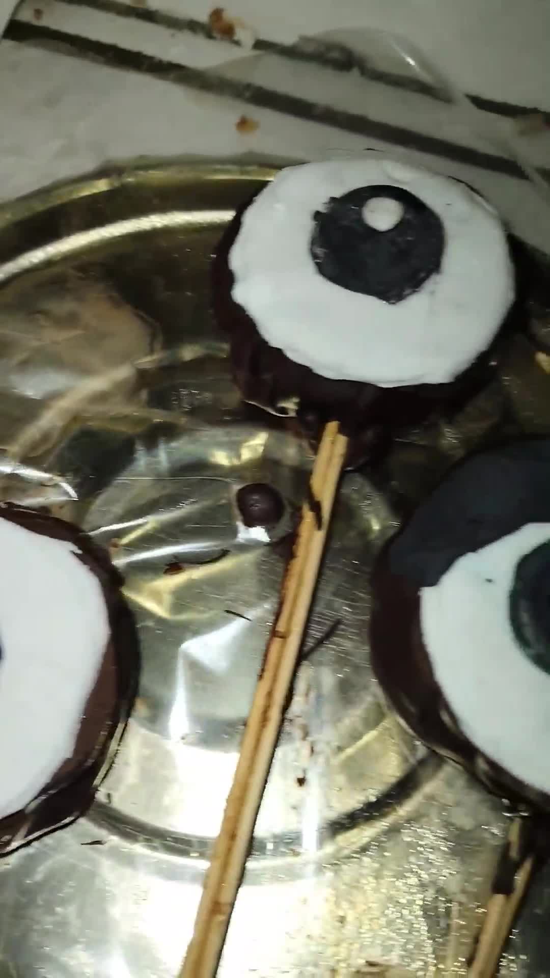 Foto del paso 14 de la receta: Torta monstruitos!! Para Isabella y Bianca!! Feliz día de la niñez!!❤️❤️❤️