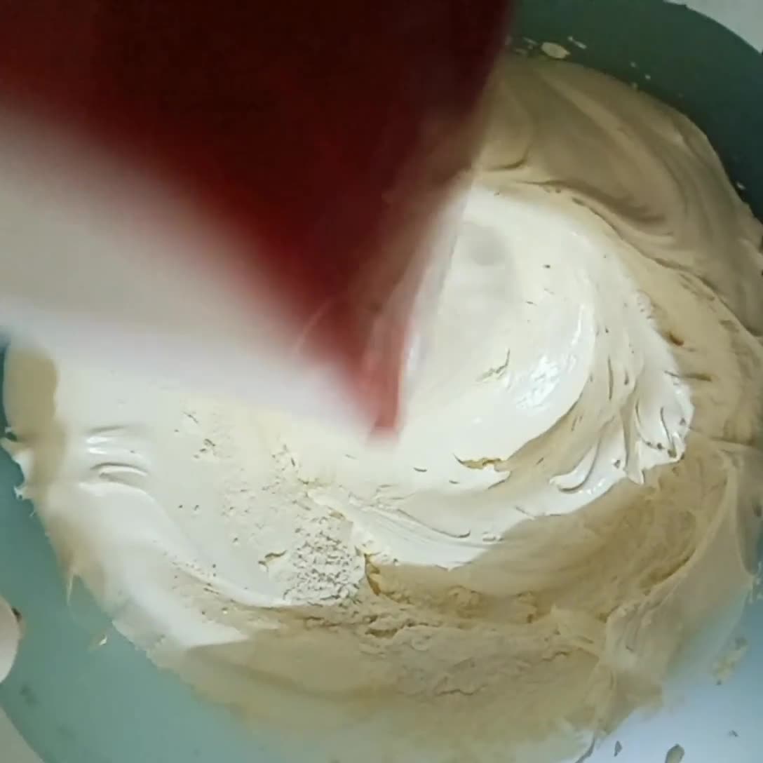 Foto langkah ke 2 dari resep Bolu Kukus Lapis Keju.